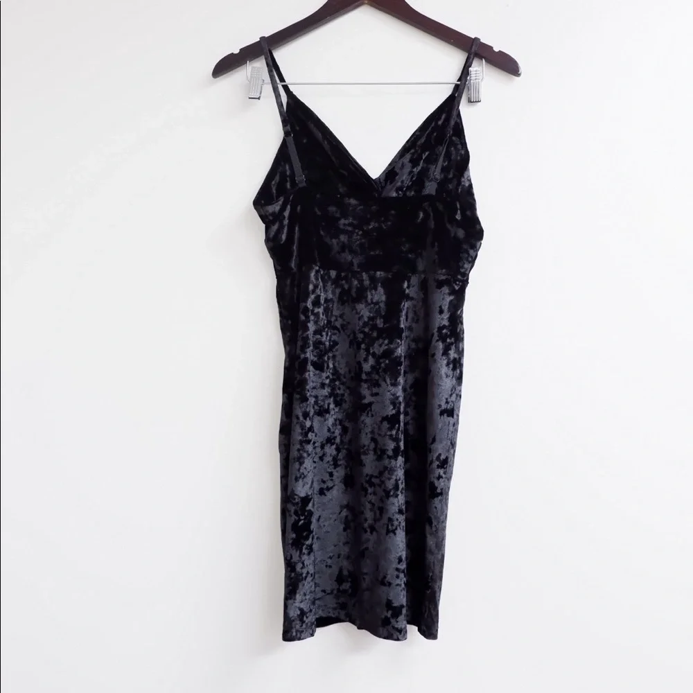 FREE PEOPLE “COME TOGETHER” BLACK VELVET MINI DRESS ✨ - Picture 6 of 9